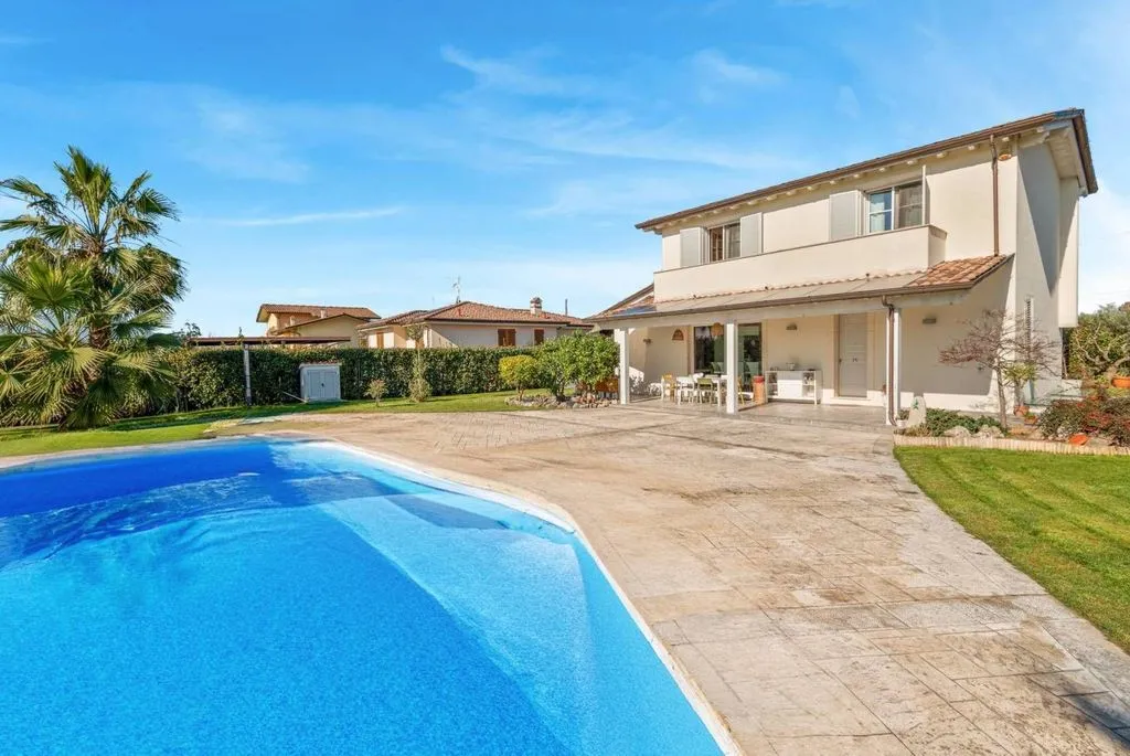 Piscine - Modern Villa with Pool in Lido di Camaiore