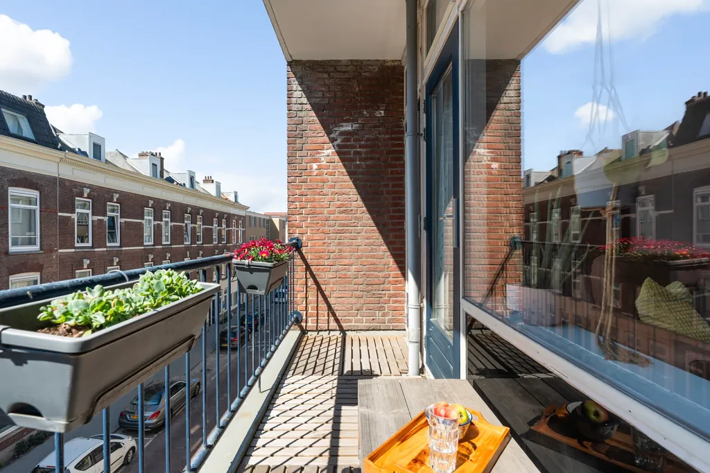 Balcon - Charming Apartment with Two Balconies in Agniesebuurt