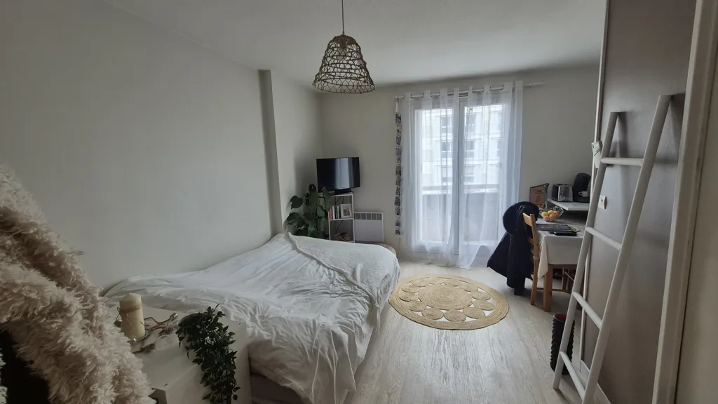 Bedrooms - Studio with Balcony near CHU, Lyon