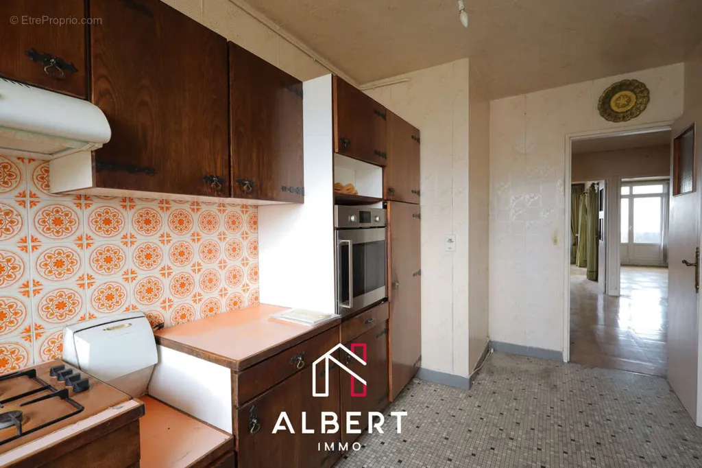 Köök - Apartment with Balcony and Parking in Les Lilas