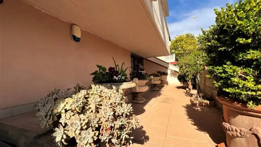 Terrass - Terraced Villa with Garden in Cecina