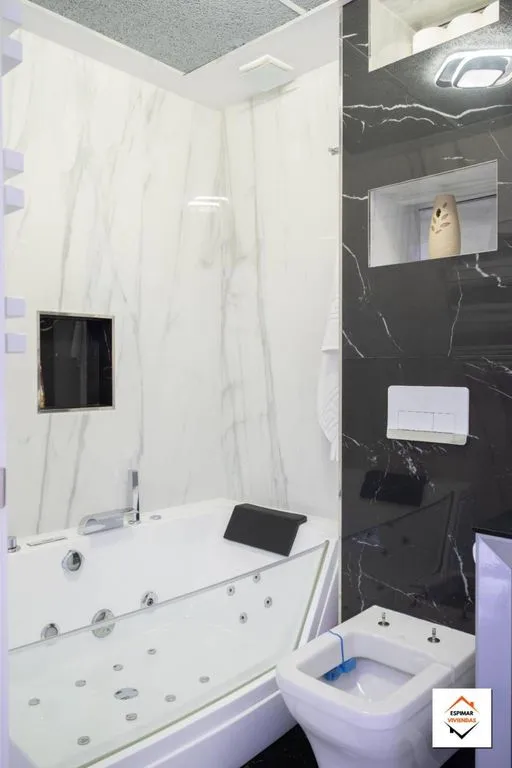 Bathrooms - Luxury Apartment with Terrace in Zaragoza