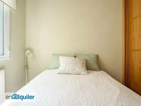 Bedrooms - Bright Apartment with Balcony in Chueca, Madrid