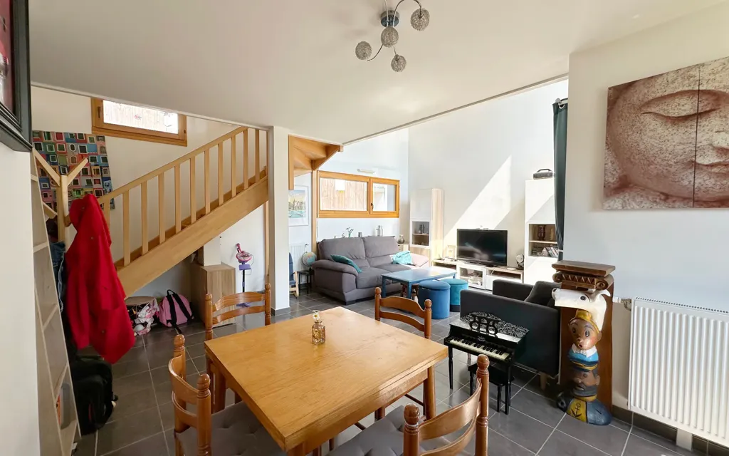 Dining Room - Spacious Duplex with Terrace in Urban Area