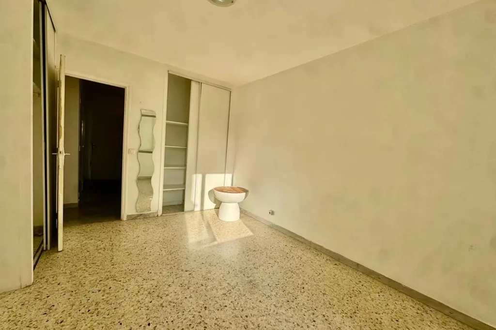 Rooms - Bright 3-Piece Apartment with Balcony in Nice