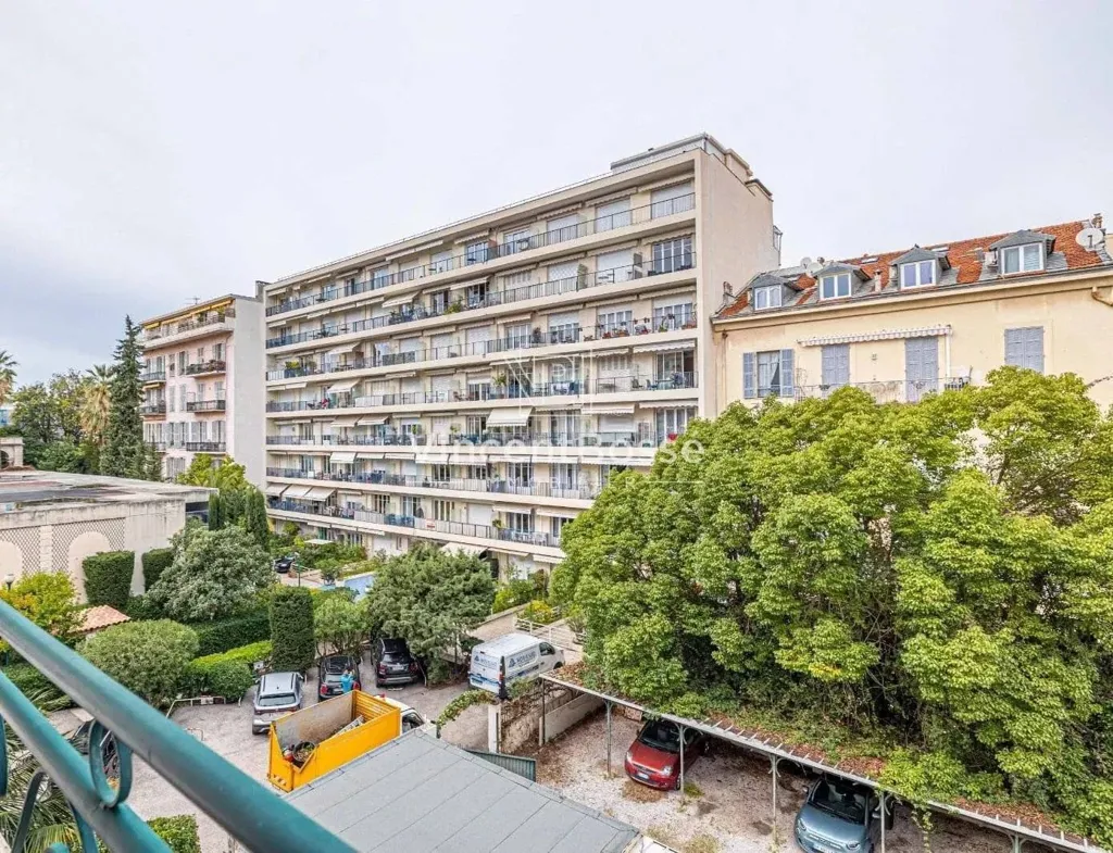 Balcony - Renovated Apartment with Balcony in Nice