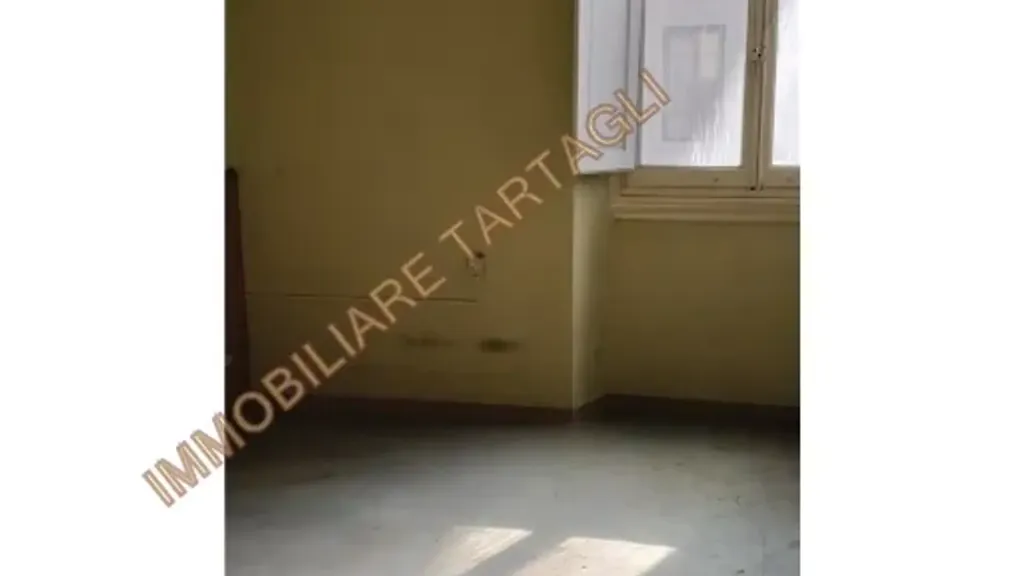 Stanze - Apartment with Dual Entrances in Florence