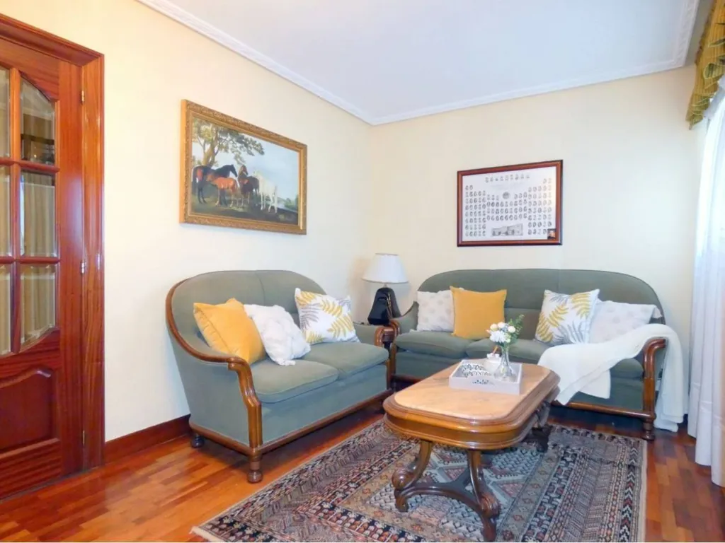 Elutuba - Flat with Garage in Calle de Karmelo