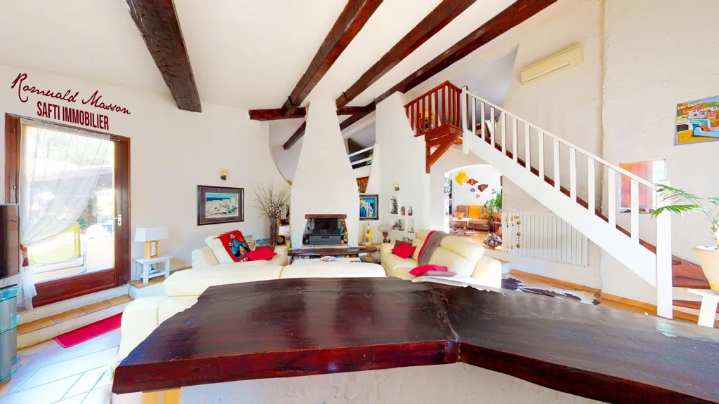 Elutuba - Traditional House with Pool in Belgentier