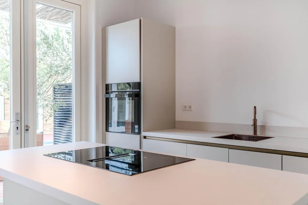 Kitchen - Modernised Three-Bedroom Flat with Garden in 's-Gravenhage