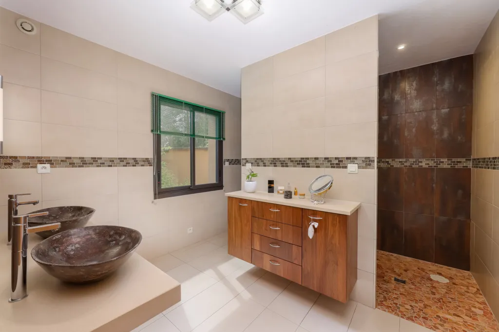 Bagni - Family House with Pool in Goven