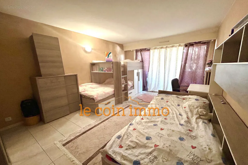 Chambres - Appartement Traversant avec Terrasse à Antibes