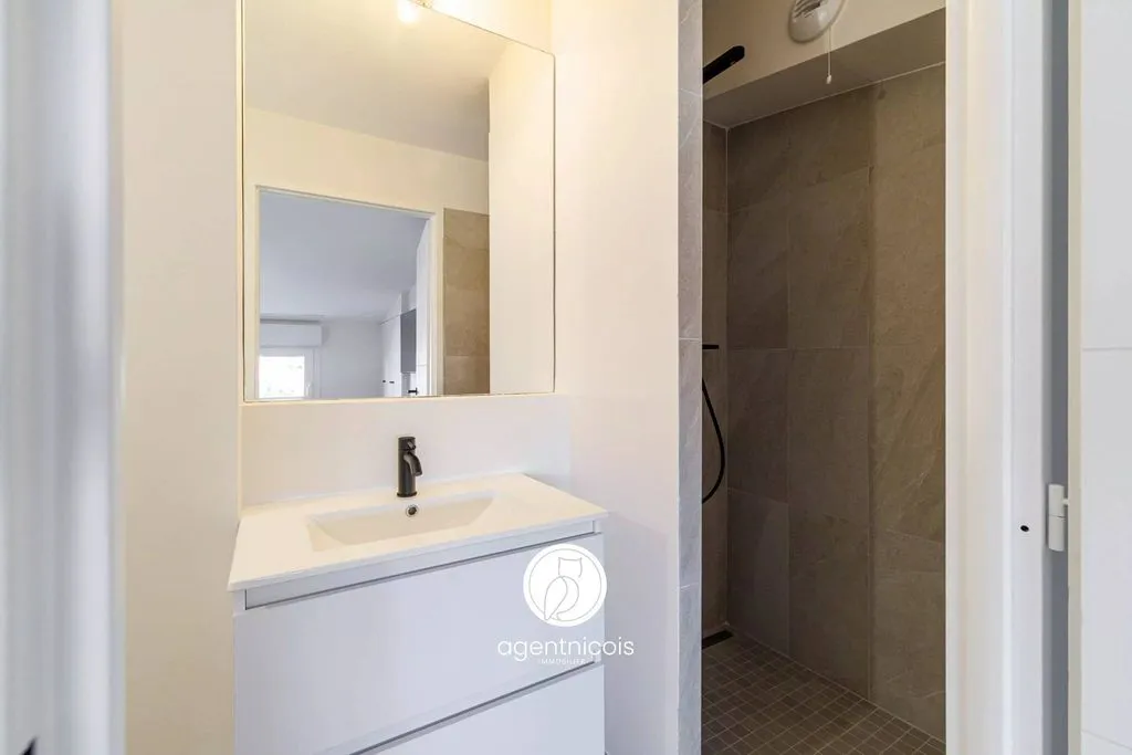 Vannitoad - Luxury Flat with Terrace at Nice Port