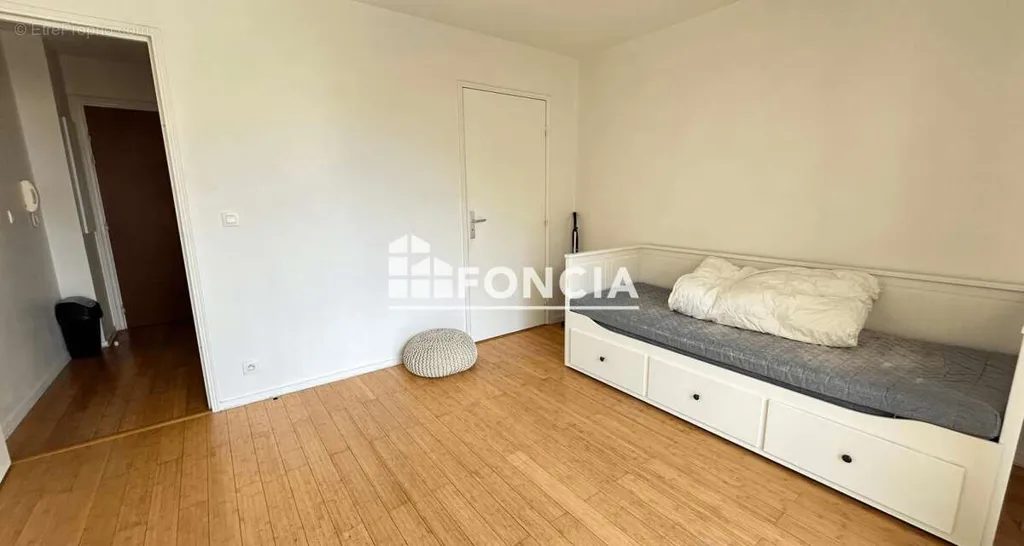 Chambres - Studio Meublé avec Piscine à Les Palladines