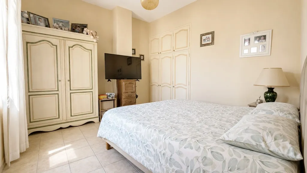 Chambres - Maison de Ville avec Véranda à Miramas