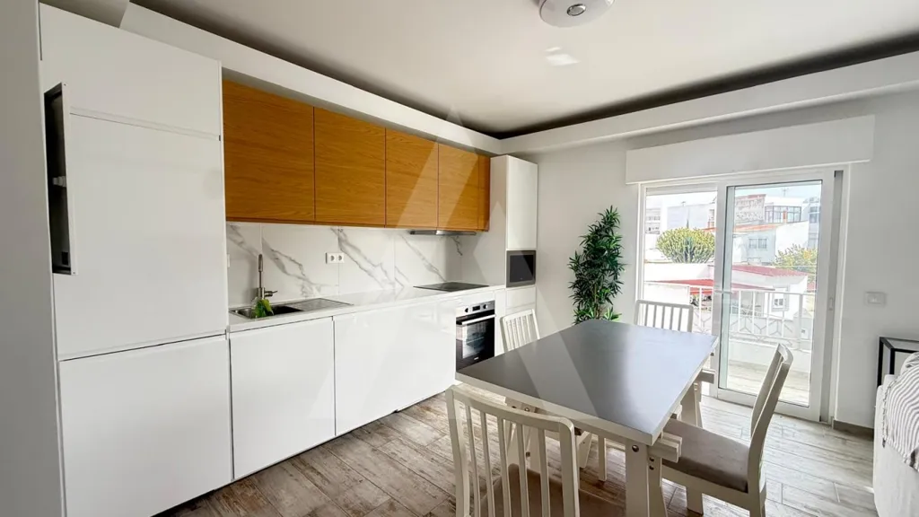 Cuisine - Remodelled T2 with Two Frontages in Quarteira