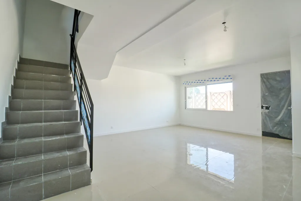 Rooms - Family Home with Balcony in Antony