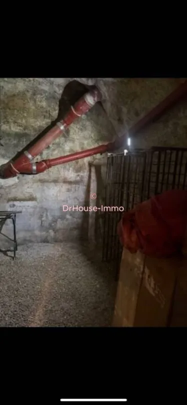 Toad - 2-Bedroom Parisian Flat with Vaulted Cellar