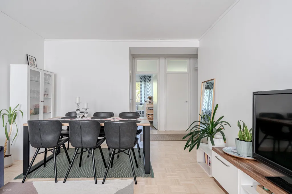 Salle à manger - Modernised Flat with Balcony in Vähäntuvantie