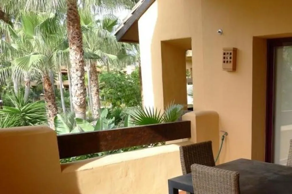 Terrasse - Beachside Flat with Pool in Marbella