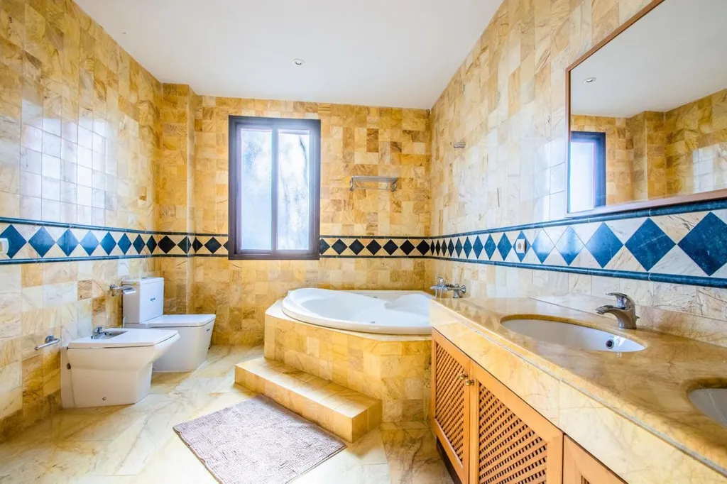 Salles de bain - Beachfront Penthouse with Jacuzzi in Estepona