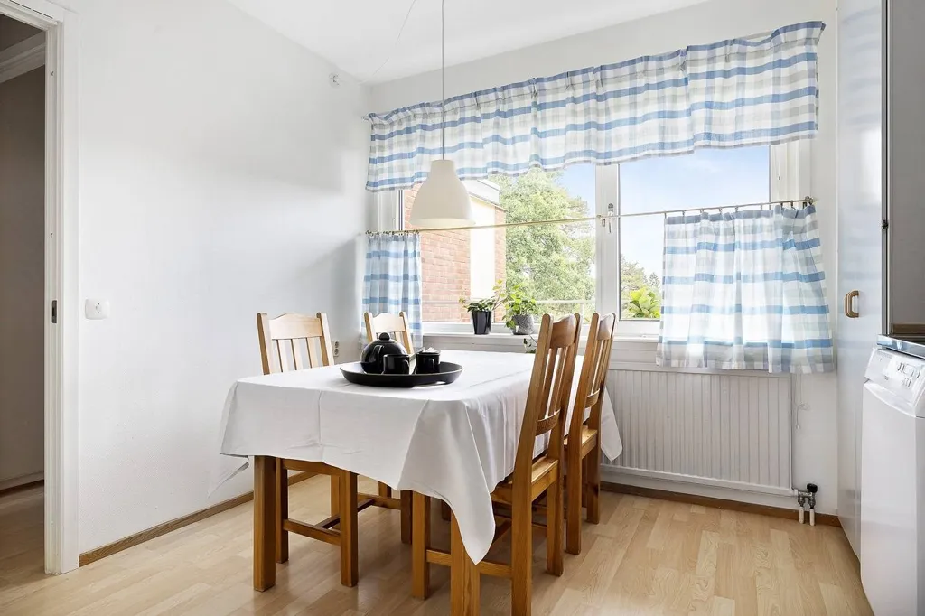 Söögituba - Apartment with Balcony in Trollhättan