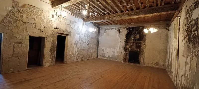 Stanze - Commercial Property with Loft in Sommières Centre