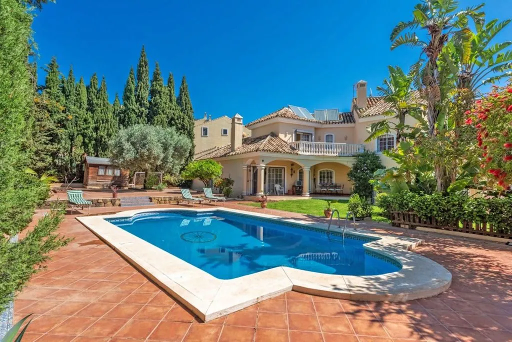 Bassein - Chalet with Pool in Marbella's Old Town