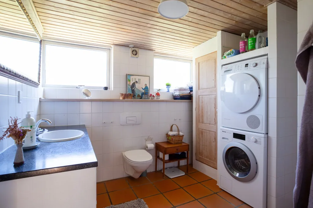 Salles de bain - Year-Round House with Sea View in Dronningmølle