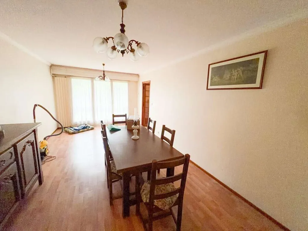 Salle à manger - Appartement 3 Pièces avec Garage à Roubaix