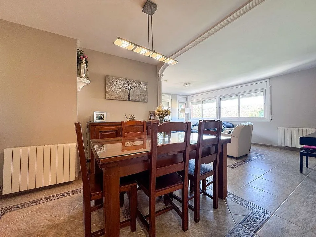 Corner Flat with Balcony in Sentmenat