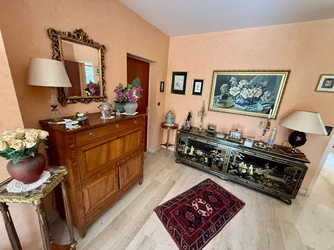 Entrée - Maison d'Architecte avec Terrain à Madonne et Lamerey