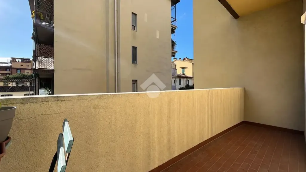 Rõdu - Apartment with Balconies in Florence