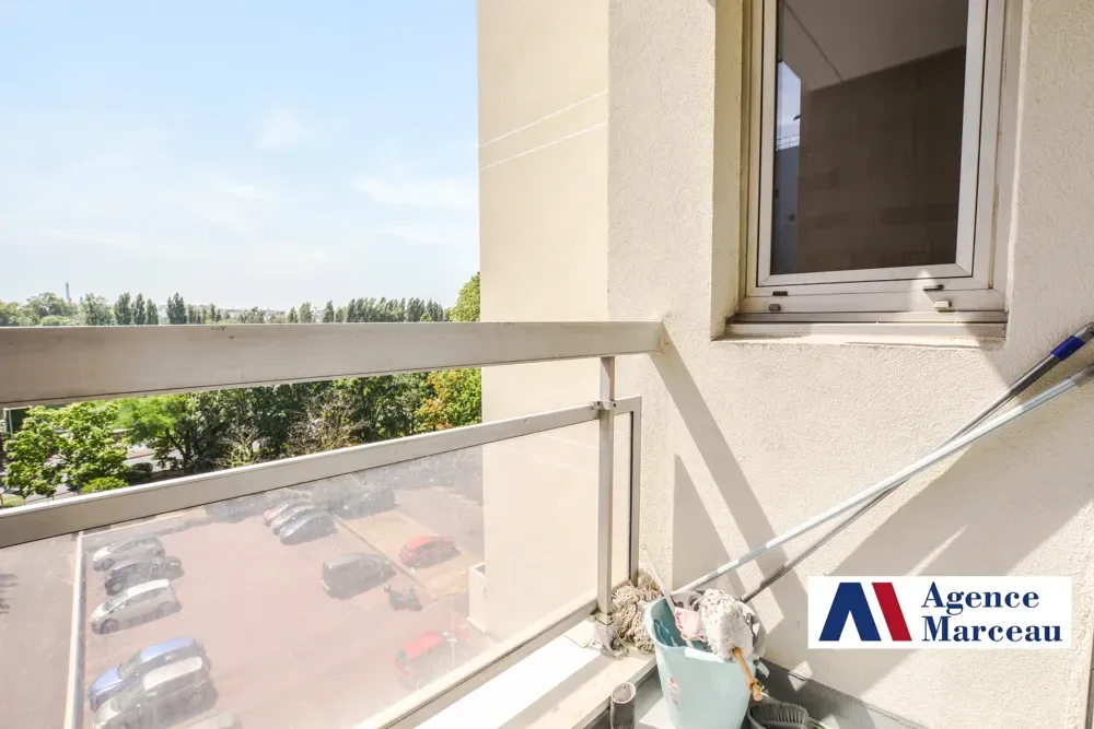 Rõdu - Studio with Balcony and Seine View in Courbevoie