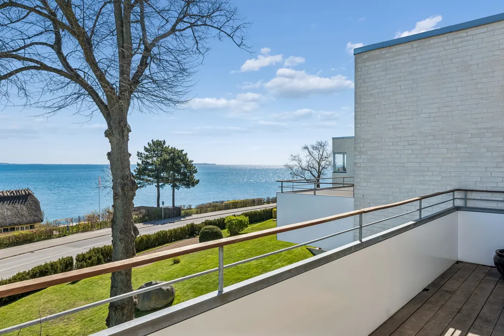 Balcon - Corner Apartment with Øresund View in Snekkersten