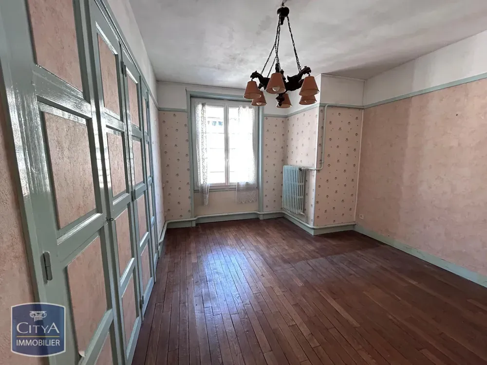 Stanze - Spacious Apartment with Potential in Charleville-Mézières