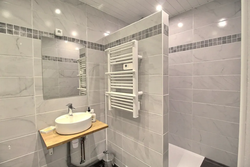 Vannitoad - Shared Room with Balcony in Montigny Le Bretonneux
