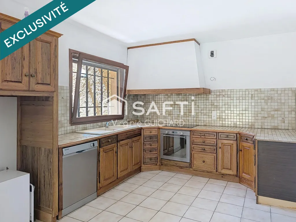 Kitchen - Architect's Villa with Pool in Aiglun