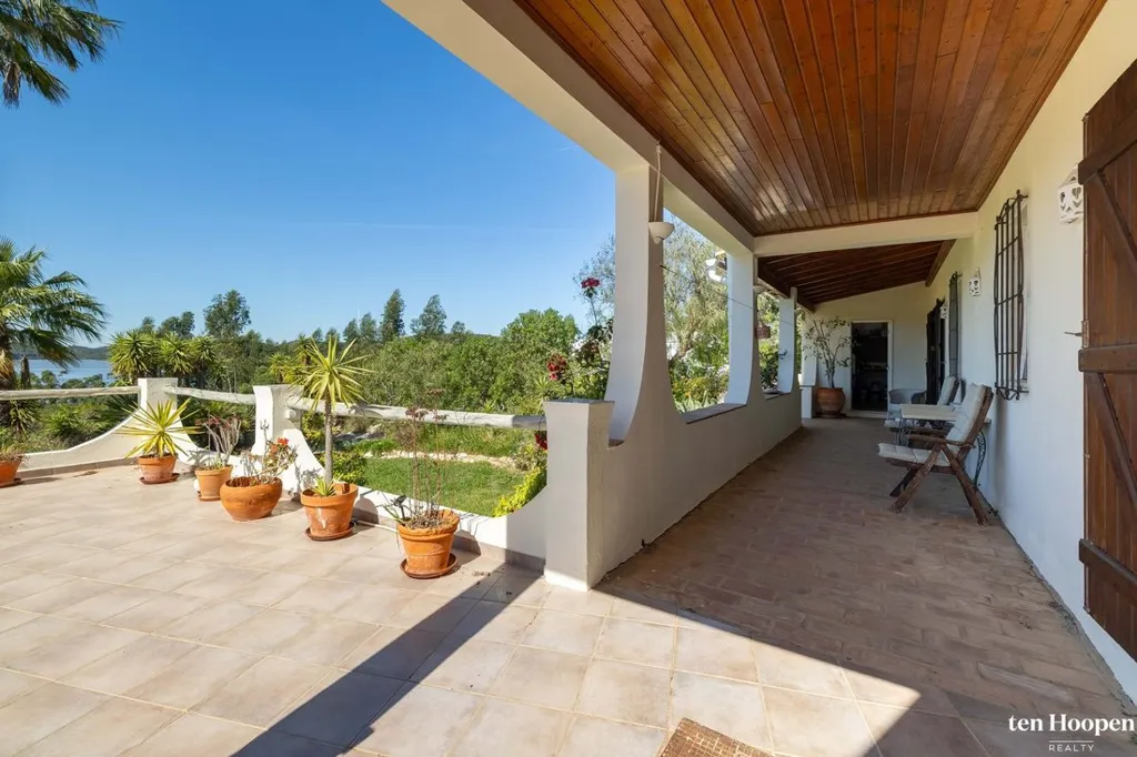 Terrass - Lakeside Villa with Privacy on Barragem da Bravura