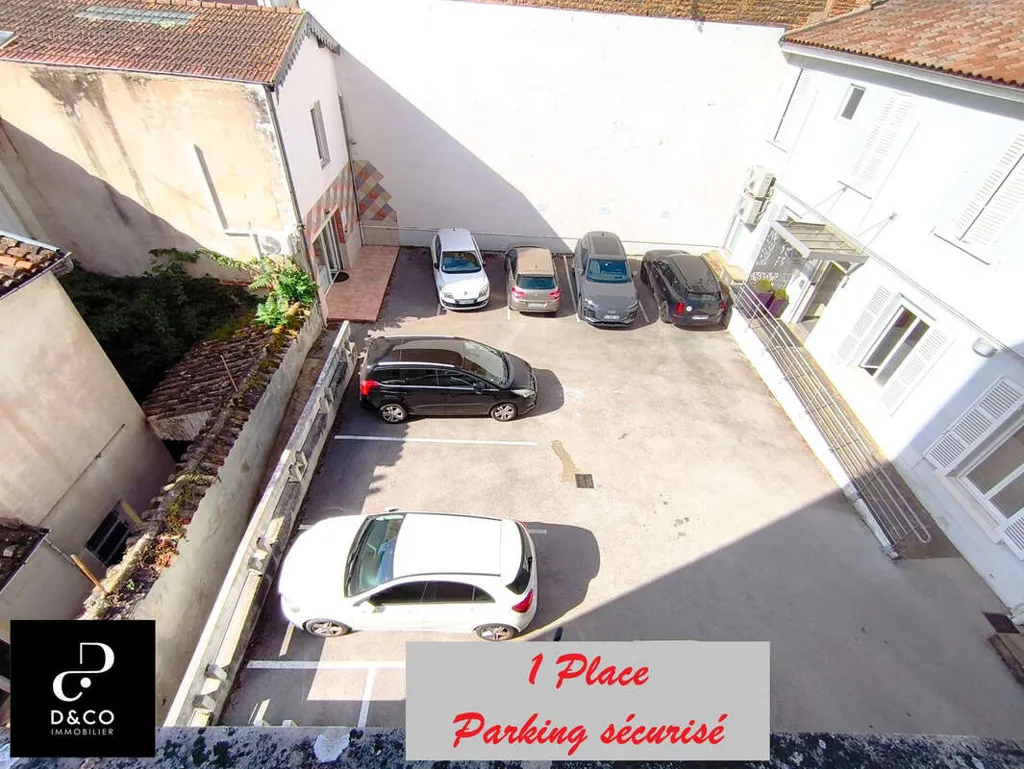 Parking 3 pièces à Macon