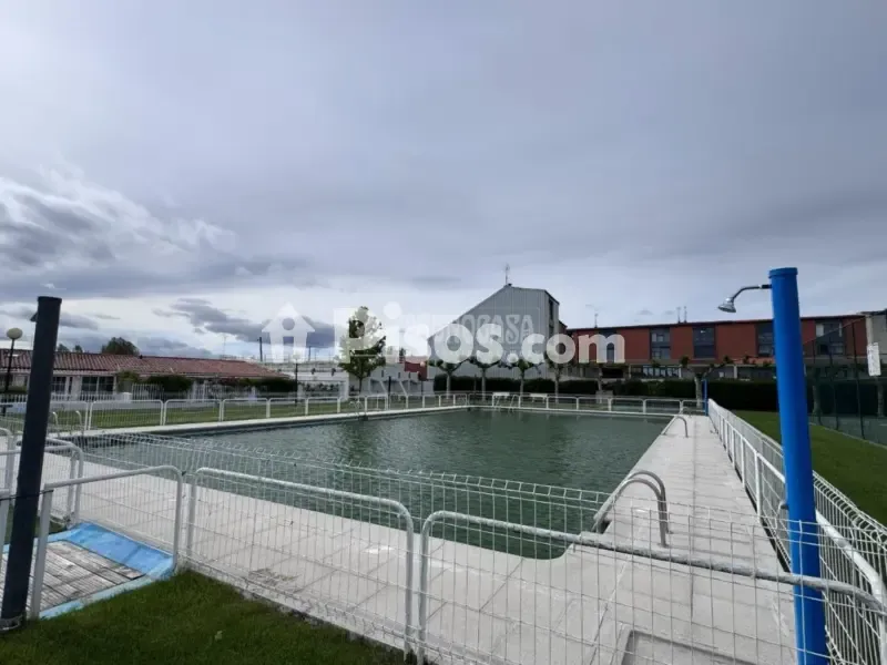 Bassein - Adosado with Pool in El Condado, León