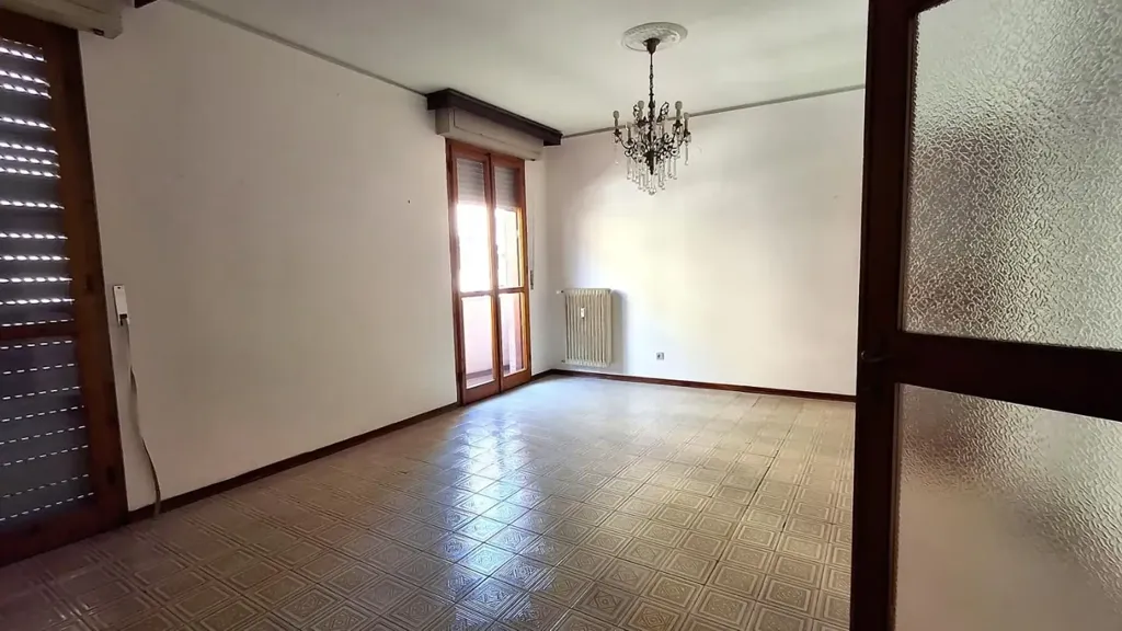 Pièces - Appartement 6 pièces à IT