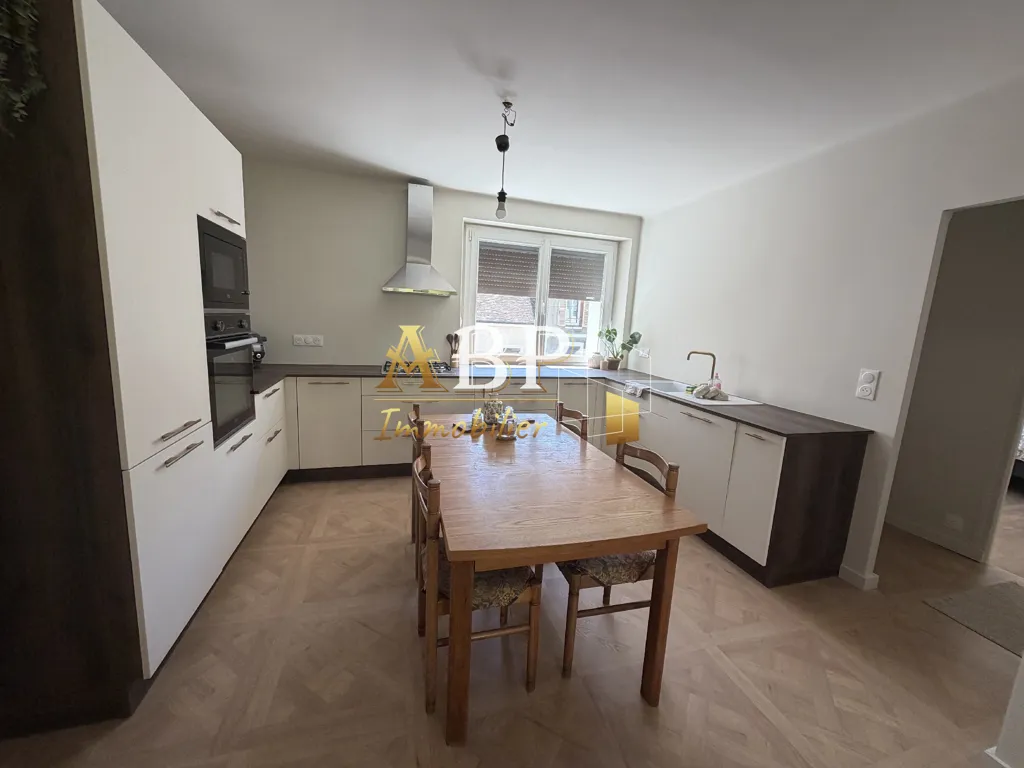 Köök - Refurbished 5-Bedroom House in Châteaudun