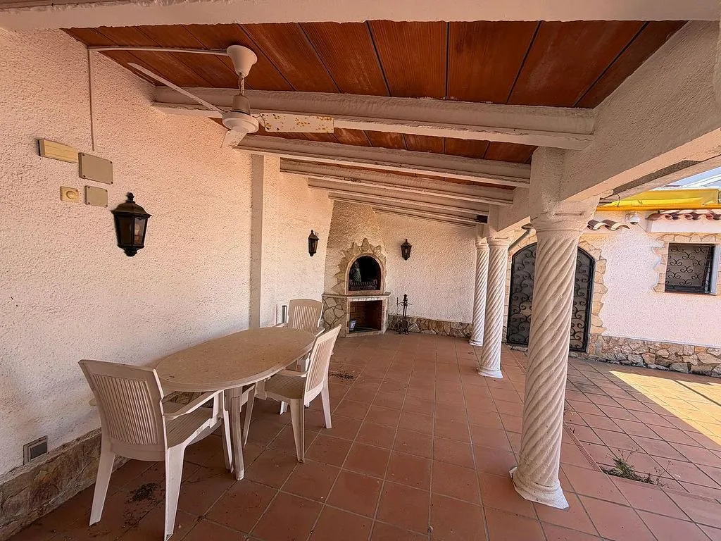 Terrass - Chalet with Private Marina in Empuriabrava