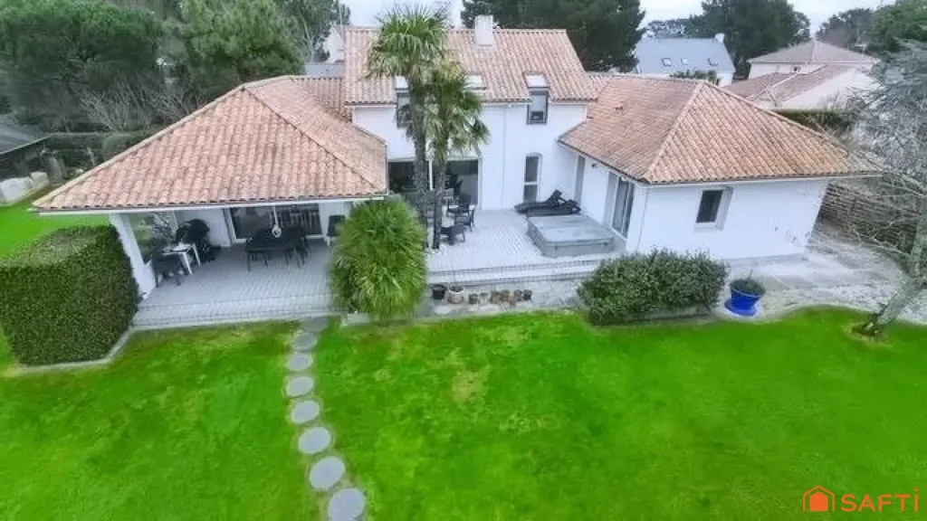 Vue aérienne - Villa Contemporaine avec Jardin à La Baule