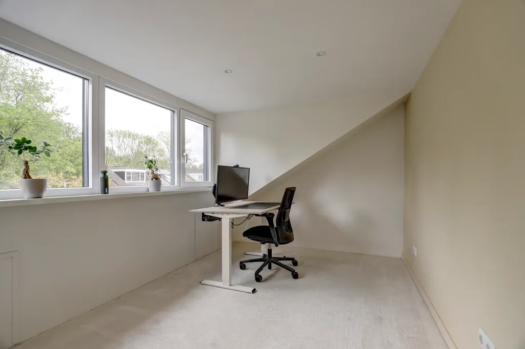 Bureau - Modernised Ajourwoning with Garden in Gouda