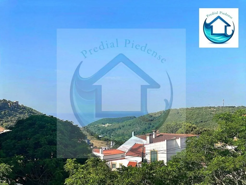 Luxury 3-Bed Flat with Terrace in Castelo, Sesimbra