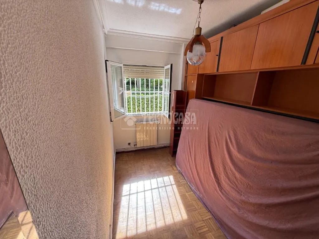 Bedrooms - Bright Apartment with Garden Views in Usera, Madrid
