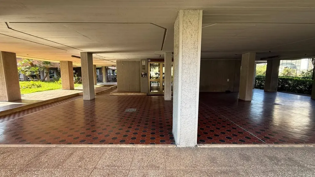 Garage - Spacious Apartment with Balconies in Caserta