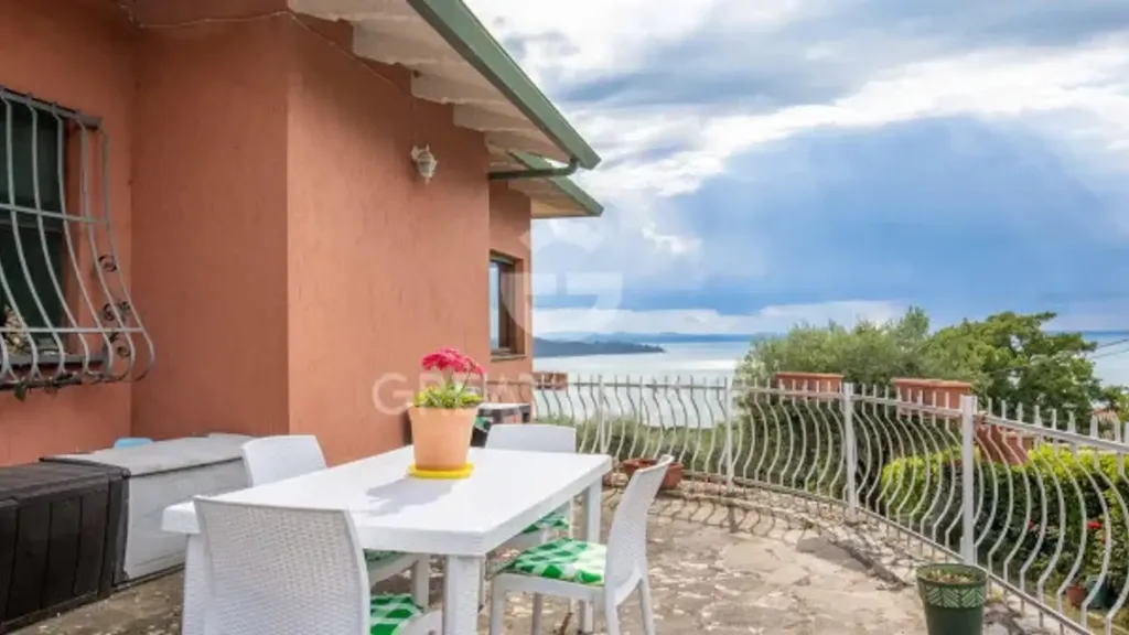 Terrace - Villa with Lake View in Magione